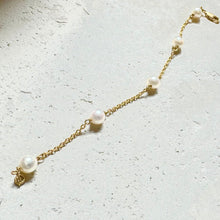 Load image into Gallery viewer, 18K Gold and Pearl Chain Bracelet
